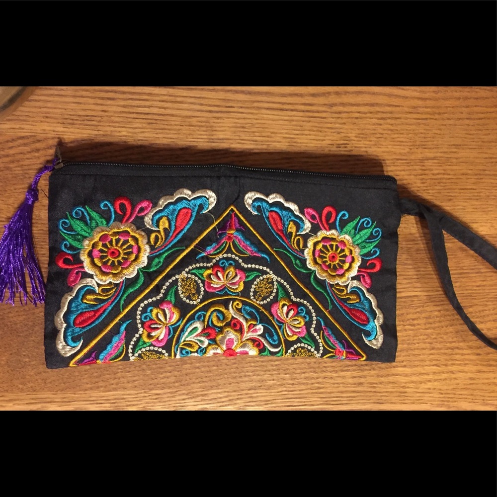 Embroidered Make Up Case,/Wristlet New!